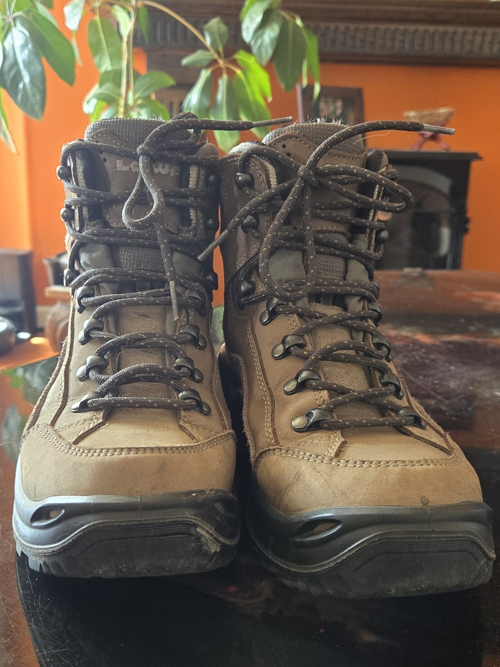 Womens LOWA Renegade GTX Brown Hiking Boots, Used A Few Times